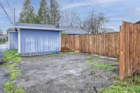 903 W 11th Street Medford OR 97501