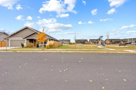 1797 NE 4th Street Redmond OR 97756