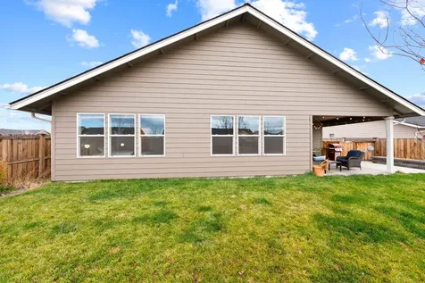 1797 NE 4th Street Redmond OR 97756