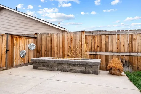 1797 NE 4th Street Redmond OR 97756