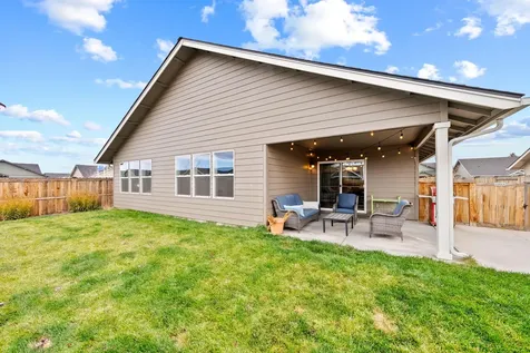 1797 NE 4th Street Redmond OR 97756