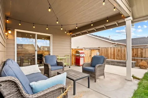 1797 NE 4th Street Redmond OR 97756