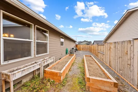 1797 NE 4th Street Redmond OR 97756