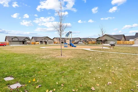 1797 NE 4th Street Redmond OR 97756