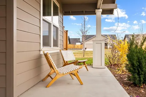 1797 NE 4th Street Redmond OR 97756