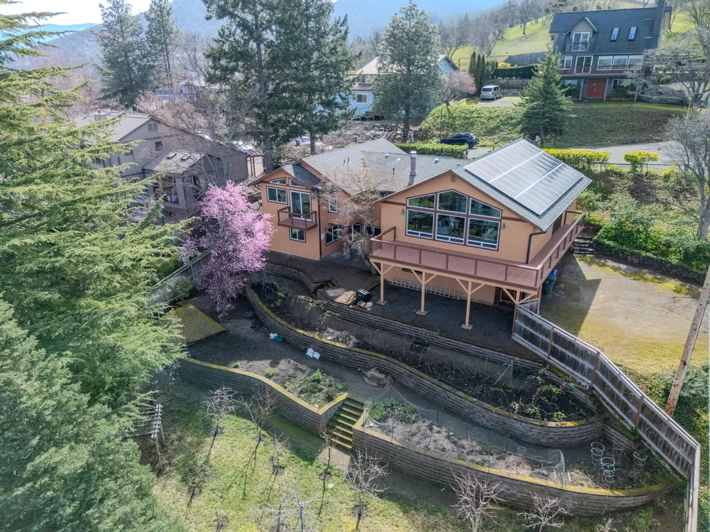1911 Tamarack Place Ashland OR 97520