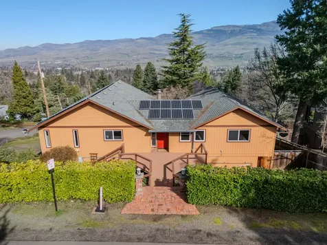 1911 Tamarack Place Ashland OR 97520