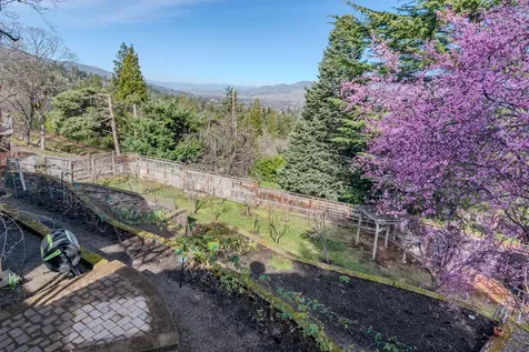 1911 Tamarack Place Ashland OR 97520