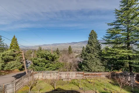 1911 Tamarack Place Ashland OR 97520