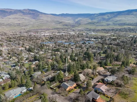 1911 Tamarack Place Ashland OR 97520
