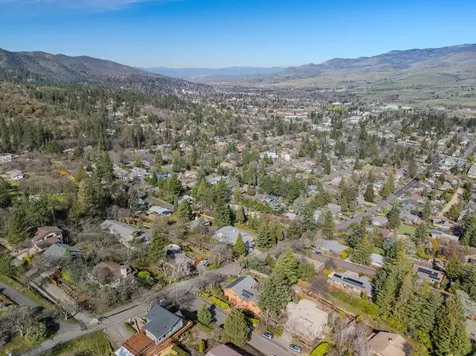1911 Tamarack Place Ashland OR 97520