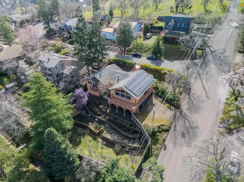 1911 Tamarack Place Ashland OR 97520