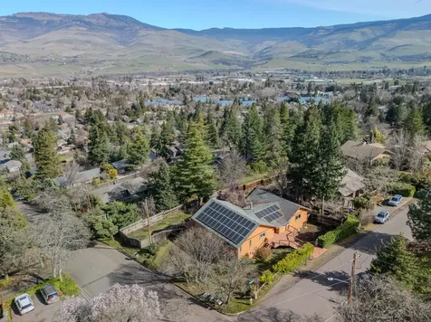 1911 Tamarack Place Ashland OR 97520