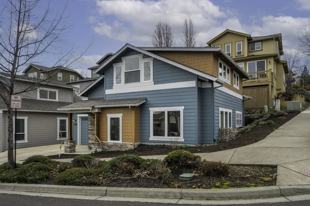 946 Stoneridge Avenue Ashland OR 97520
