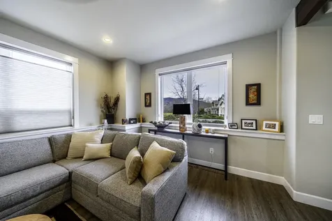 946 Stoneridge Avenue Ashland OR 97520