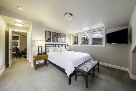 946 Stoneridge Avenue Ashland OR 97520