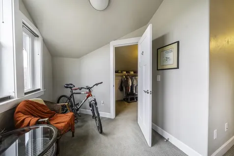 946 Stoneridge Avenue Ashland OR 97520