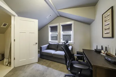 946 Stoneridge Avenue Ashland OR 97520