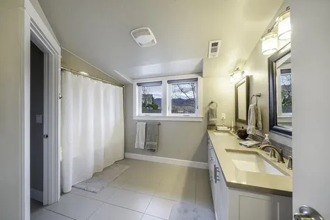 946 Stoneridge Avenue Ashland OR 97520