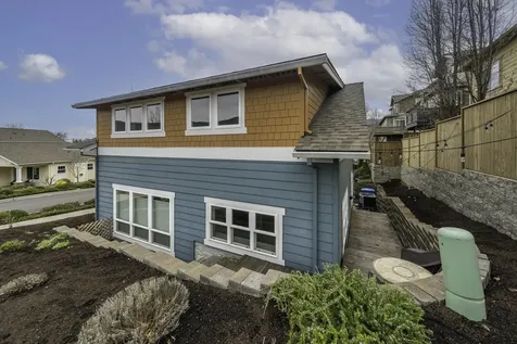 946 Stoneridge Avenue Ashland OR 97520