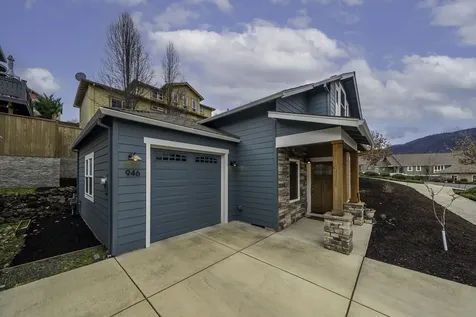 946 Stoneridge Avenue Ashland OR 97520