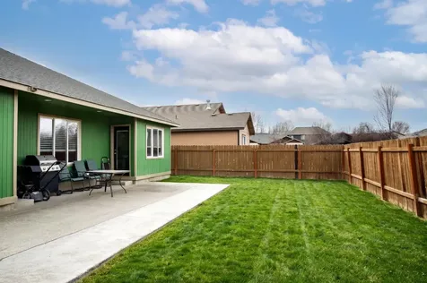 2465 NE 7th Lane Redmond OR 97756