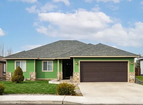 2465 NE 7th Lane Redmond OR 97756