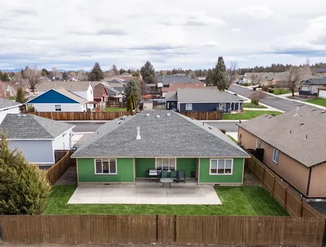 2465 NE 7th Lane Redmond OR 97756