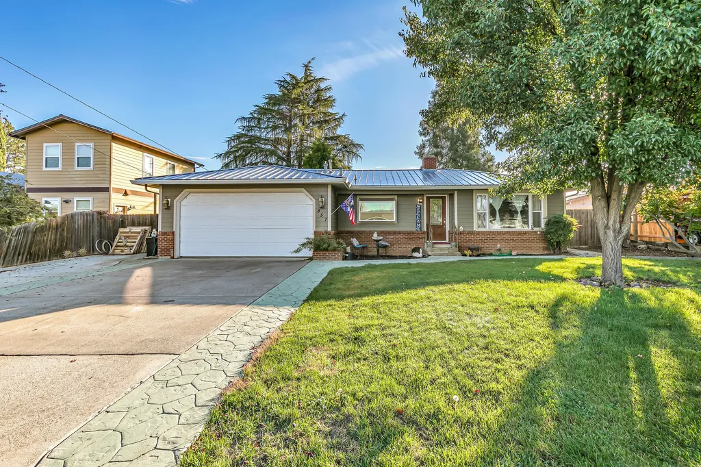 857 Morrison Avenue Medford OR 97504