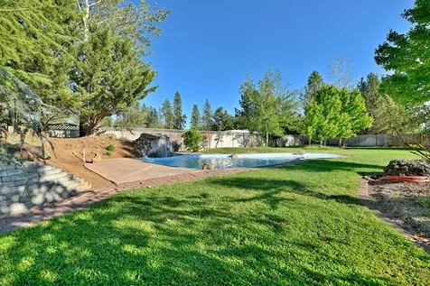 536 Rogue Air Drive Shady Cove OR 97539