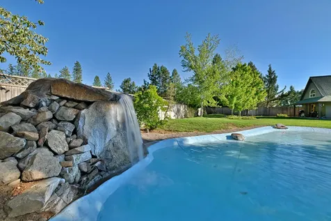 536 Rogue Air Drive Shady Cove OR 97539