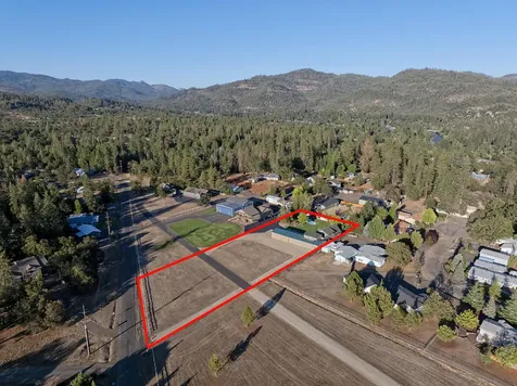 536 Rogue Air Drive Shady Cove OR 97539