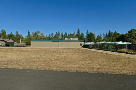 536 Rogue Air Drive Shady Cove OR 97539