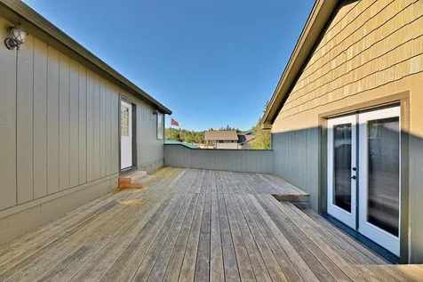 536 Rogue Air Drive Shady Cove OR 97539