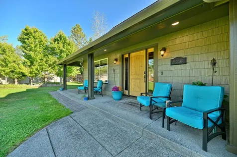 536 Rogue Air Drive Shady Cove OR 97539