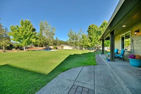 536 Rogue Air Drive Shady Cove OR 97539