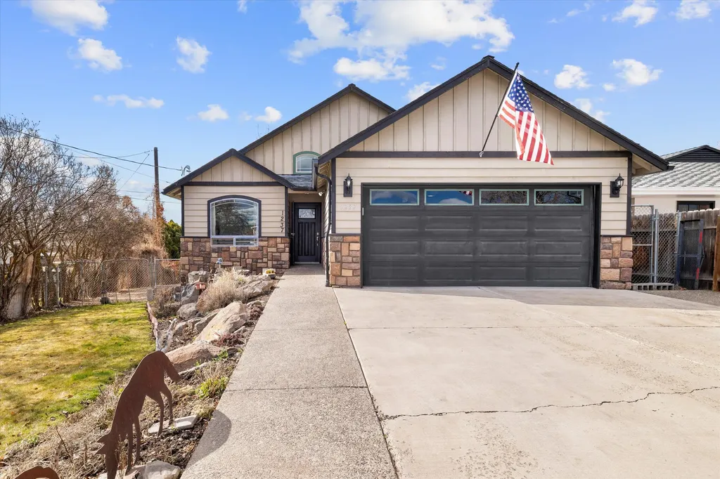1237 NE Powell Lane Prineville OR 97754