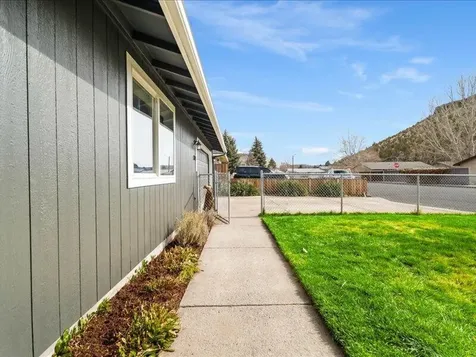 1003 SE Algonquian Loop Prineville OR 97754