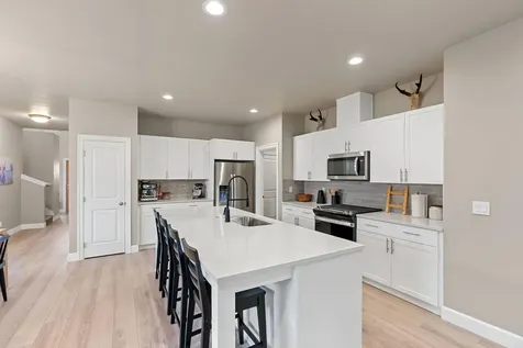 1667 SW Black Butte Court Redmond OR 97756