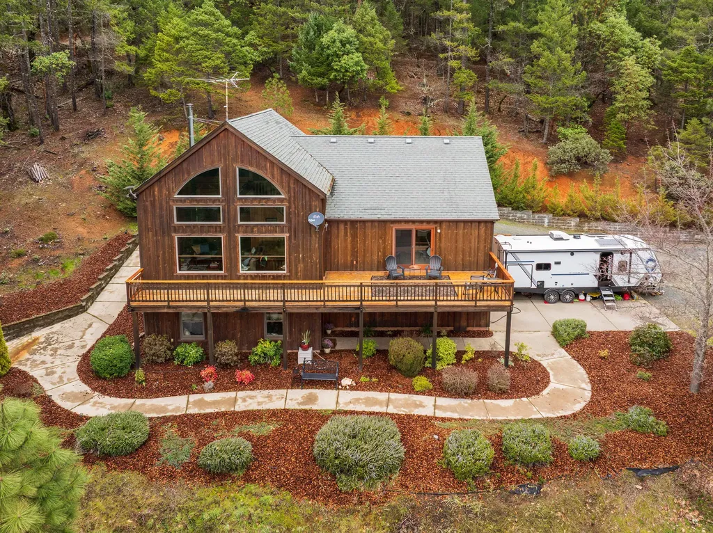696 Yearly Way Grants Pass OR 97527