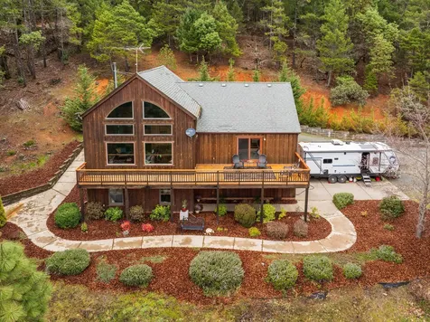 696 Yearly Way Grants Pass OR 97527