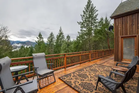 696 Yearly Way Grants Pass OR 97527