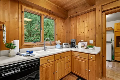 696 Yearly Way Grants Pass OR 97527