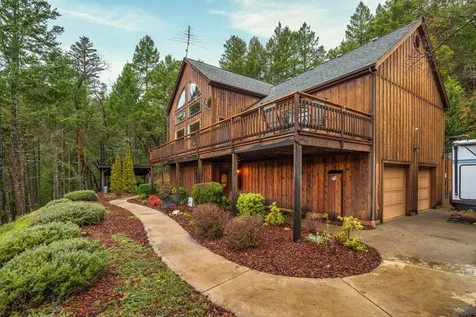 696 Yearly Way Grants Pass OR 97527