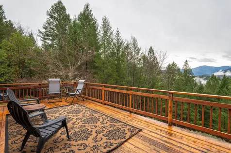696 Yearly Way Grants Pass OR 97527