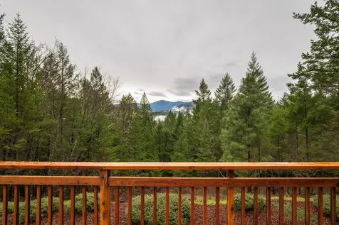 696 Yearly Way Grants Pass OR 97527
