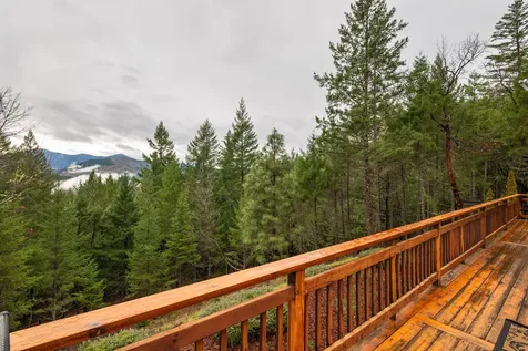 696 Yearly Way Grants Pass OR 97527