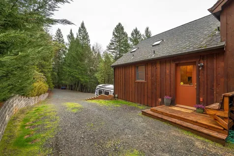 696 Yearly Way Grants Pass OR 97527