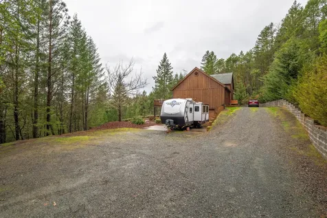 696 Yearly Way Grants Pass OR 97527