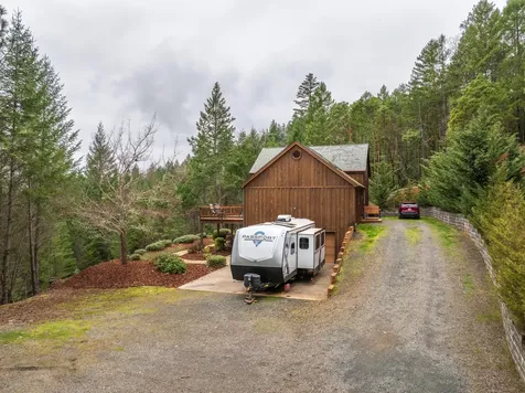 696 Yearly Way Grants Pass OR 97527